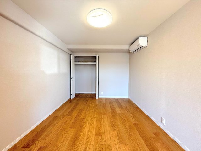 ◆室内はいつも明るい印象なので気持ちの良い朝を迎えられます。各部屋にはクローゼットを完備しており、収納が多いお家はすっきりして快適空間です。　
