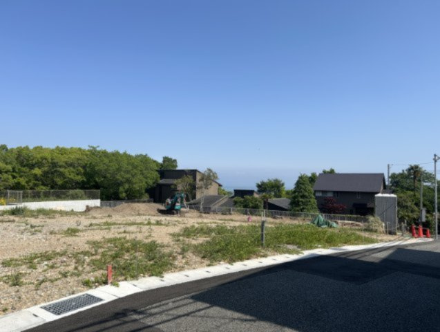 《建築条件なし土地》海側を望む開放的な眺望。時間帯によって表情を変える景色を楽しめます。　※眺望は将来の周辺環境の変化等により変わる場合があります。