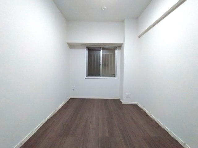 コンパクトなお部屋ですが窓や収納があるので快適に過ごせます。