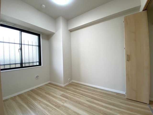 洋室4.0帖　間取り図右上の部屋