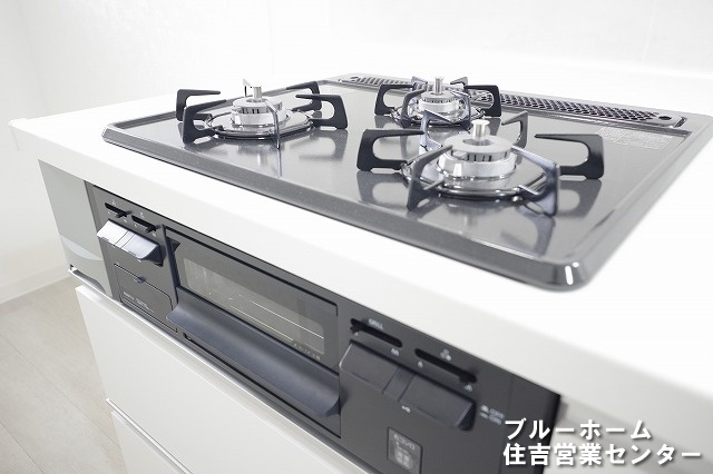 お料理が楽しくなる3口コンロ・グリル付き！