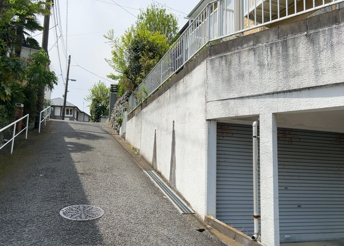 家を建てる前提で土地を探している場合、地盤の丈夫さは譲れない条件の一つです。地盤が脆弱だと追加工事が必要となります。また、過去に地盤沈下や液状化現象を起こした土地は、できるだけ避けた方がいいでしょう。