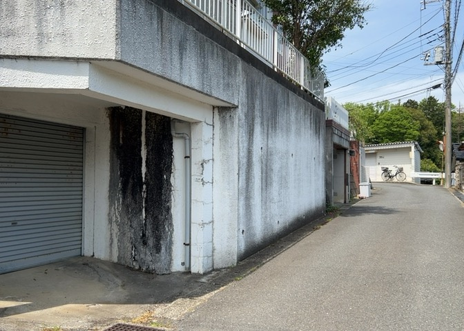 人が暮らすうえで日光は大切な要素となります。日当たりの良さは譲れないポイントですね。併せて近くに大きな建築物の建築予定がないか、あるいはそれが可能な土地が近くにないか事前に確認することもお勧めします。