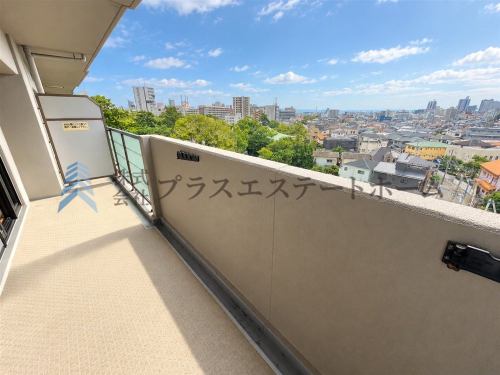 前面の建物が邪魔することなくよく陽が当たり、お洗濯物もすぐ乾きそう♪