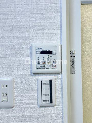 【浴室乾燥機】暖房・冷風・換気・乾燥が可能です。毎日を快適に過ごせるうれしい機能が揃っています。雨の日の洗濯物も安心です。