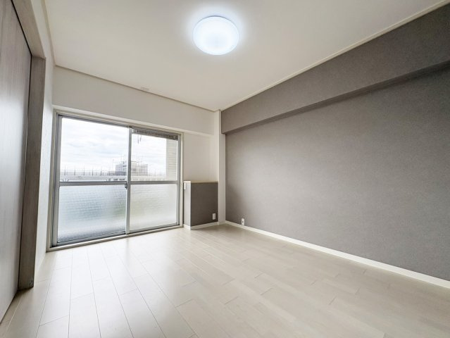 南側洋室（6.0帖）です。