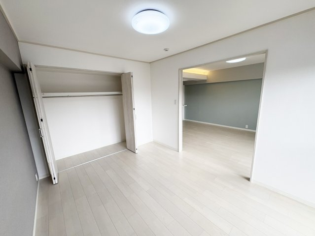 南側洋室（6.0帖）です。