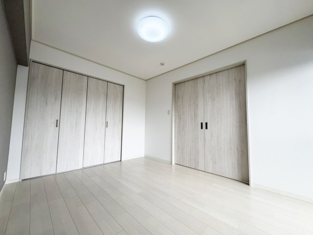 南側洋室（6.0帖）です。