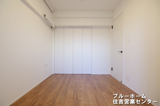 約6帖の洋室です！お部屋には収納や窓があります！