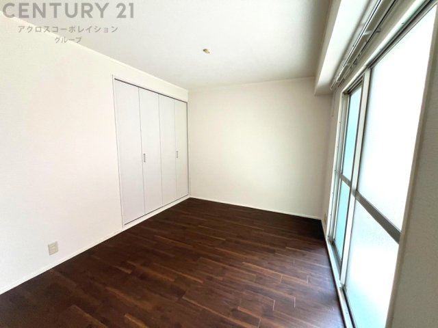 子供部屋…創造性や成長を促す遊びの空間を提供。学習や趣味に集中できる環境を整えます。個別のプライベートスペースは自己表現と自立心を育み、心地よい睡眠環境を整えリラックスできる場所を提供。