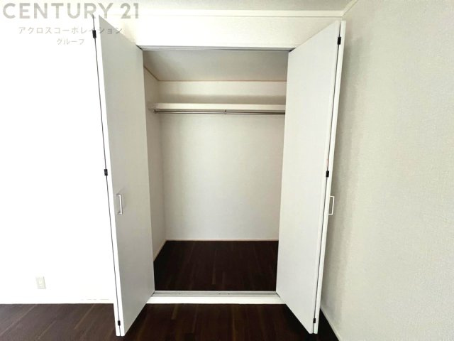 衣類やアクセサリー、小物類の収納が便利で整理整頓がしやすく、部屋の美観を保ちつつ、スペースを最大限に活用できます。衣服のしわやダメージを防ぎ、長持ちさせることができます。
