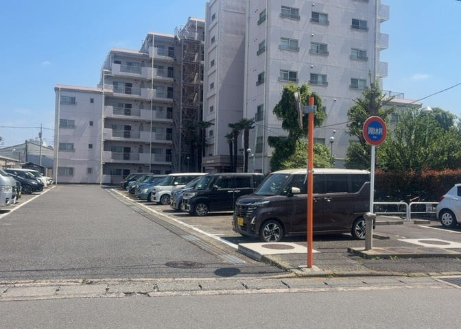 ＲＣ造は、鉄筋とコンクリートを一体化させた構造材を柱や梁などに用いる構造です。耐震性や耐久性にすぐれています。