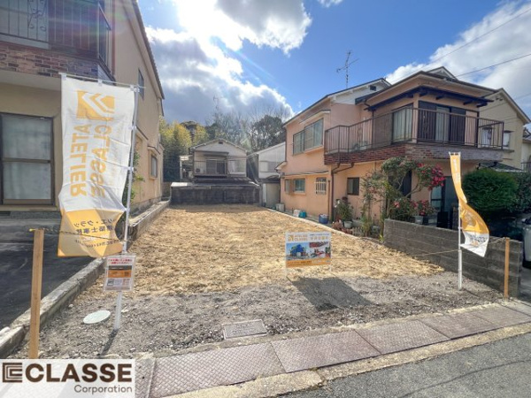 【城陽市寺田宮ノ谷 売土地 建築条件付きの前面道路含む現地写真】