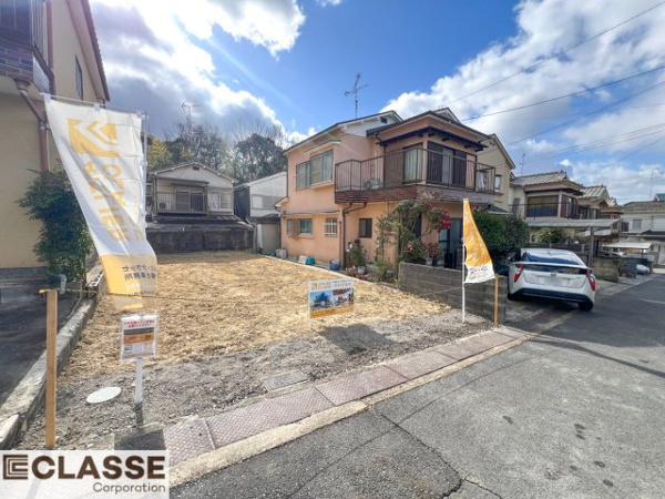 【城陽市寺田宮ノ谷 売土地 建築条件付きの前面道路含む現地写真】