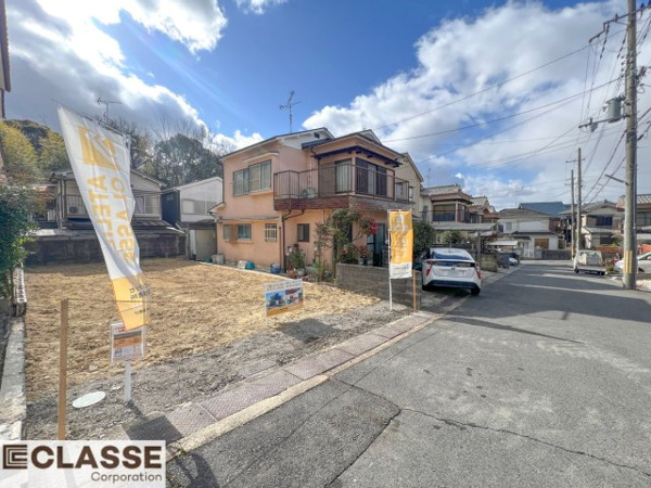 【城陽市寺田宮ノ谷 売土地 建築条件付きの前面道路含む現地写真】