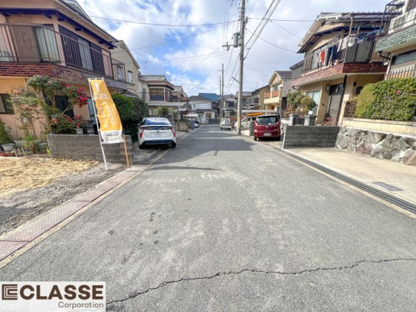 【城陽市寺田宮ノ谷 売土地 建築条件付きの前面道路含む現地写真】
