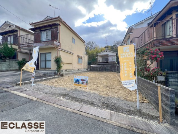 【城陽市寺田宮ノ谷 売土地 建築条件付きの前面道路含む現地写真】