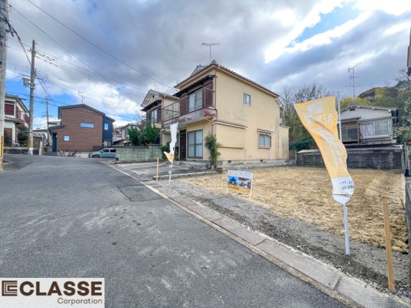【城陽市寺田宮ノ谷 売土地 建築条件付きの前面道路含む現地写真】