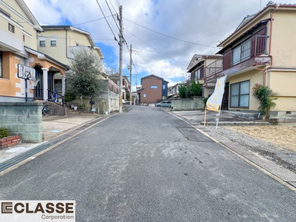 【城陽市寺田宮ノ谷 売土地 建築条件付きの前面道路含む現地写真】