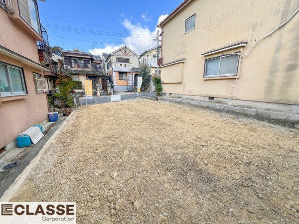 【城陽市寺田宮ノ谷 売土地 建築条件付きの前面道路含む現地写真】