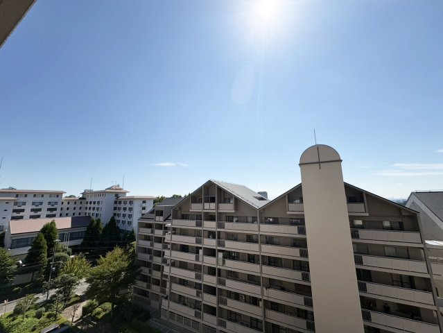 南側バルコニーからの南東向きの眺望です。