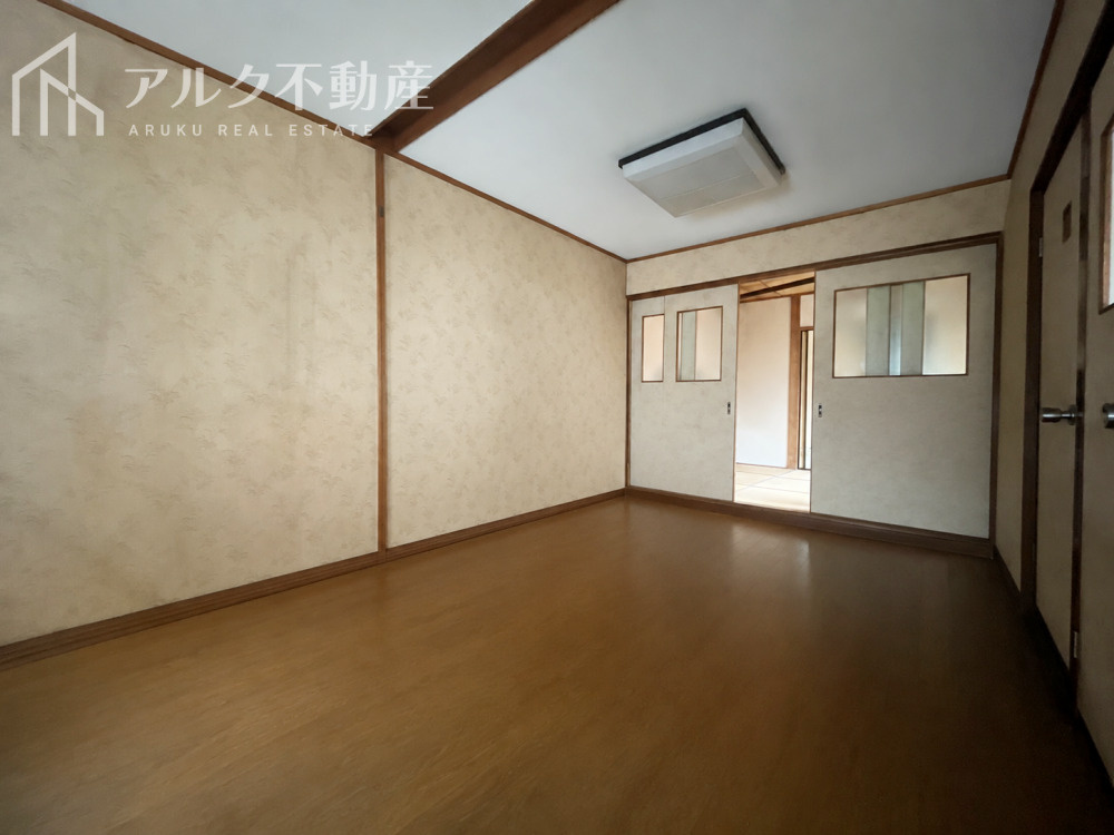 LDK約11.0帖（AIによる荷物消去を行った画像です）