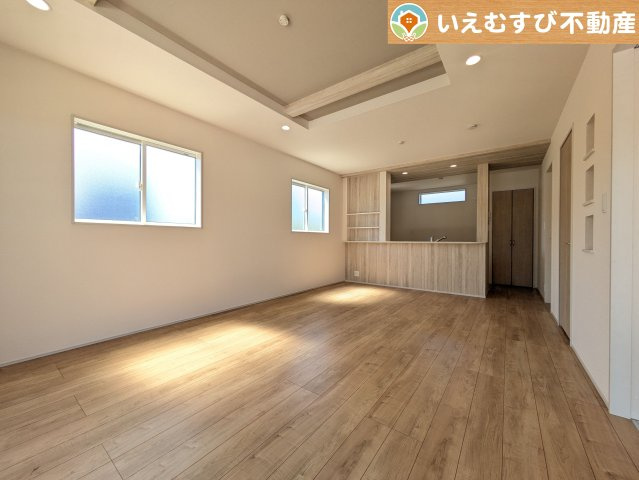 ご家族みんながゆったりくつろげるリビング　ゆとりの空間でくつろいだり遊んだり、家族の時間が楽しみですね♪