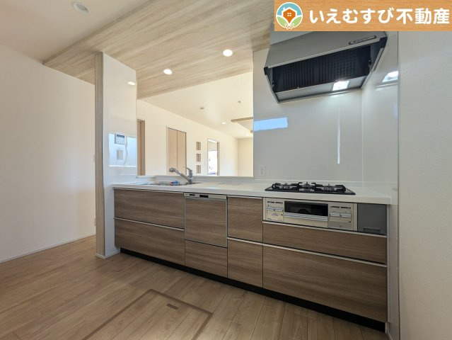 食器洗乾燥機付で忙しいママをサポート　洗い物時間が短縮できて、その分家族や自分の時間が増えますね♪