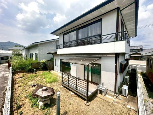■庭｜道路から離れたお庭なので小さいお子様が遊んでいても車の心配いらずで安心です♪