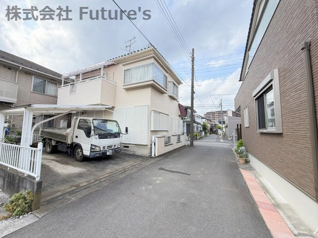 前面道路含む現地写真です。