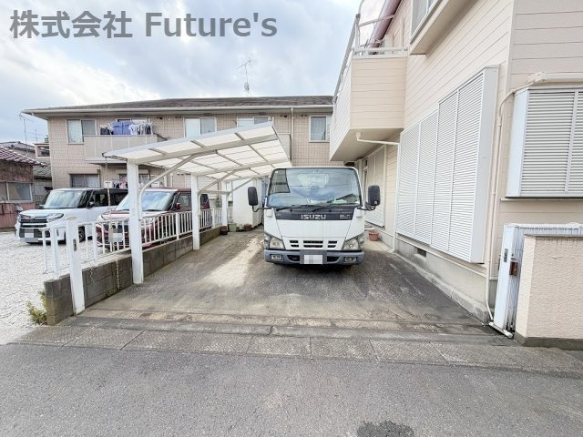 家族の車＋来客用にも便利な並列2台駐車可能