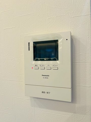 来客時に姿を確認できるモニタ付きのインターホンです。