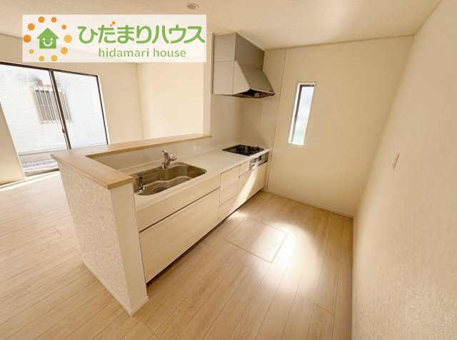 料理をしながらでも、ご家族との会話を楽しめる対面式キッチン♪