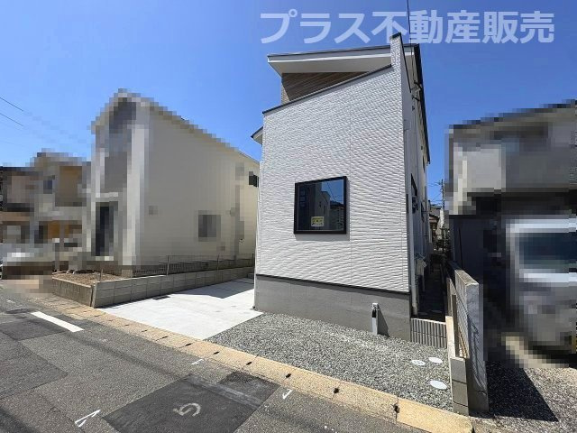 現地写真。プラス不動産販売なら、現場の全ての棟をまとめてご見学頂けます。