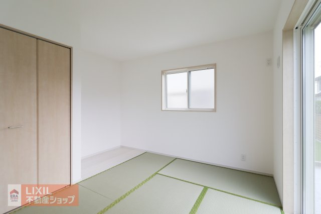 シャッター（写真は同仕様写真）