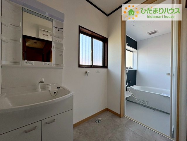 シンプルで使い勝手の良い独立洗面台！