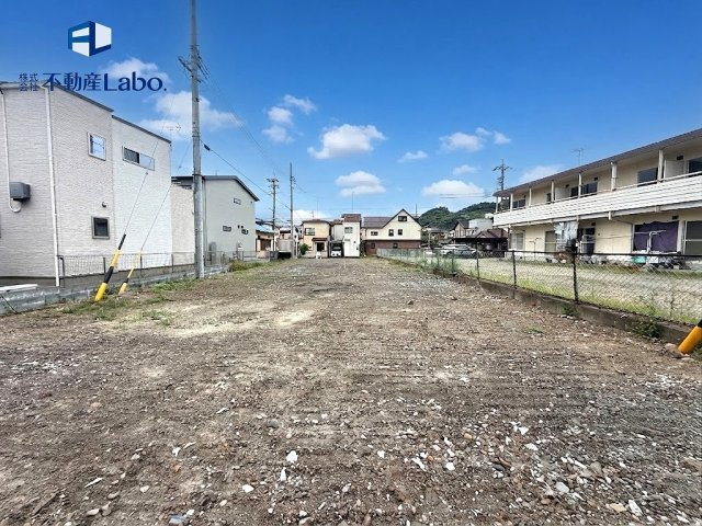 青空に映える新築住宅を建築中♪　完成後の暮らしをイメージしてみませんか？♪