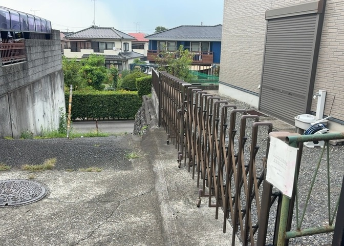 人が暮らすうえで日光は大切な要素となります。日当たりの良さは譲れないポイントですね。併せて近くに大きな建築物の建築予定がないか、あるいはそれが可能な土地が近くにないか事前に確認することもお勧めします。