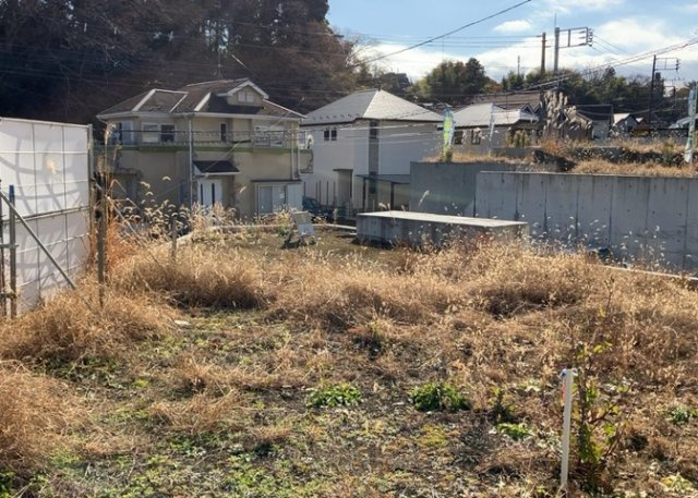 土地を買う際、住む地域の自治体や福祉の補助制度にも注目してみましょう。子供や老人の医療補助やゴミ出しのルールなど、自治体によってルールに大きな違いがあるため、暮らしやすい土地で判断するとよいでしょう。