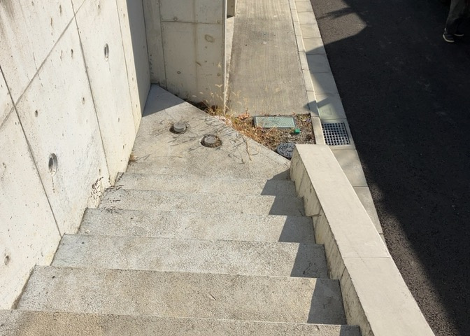 土地探しをしていると都市計画区域という言葉を目にすると思います。法律によって、都道府県知事や国土交通大臣が指定するエリアのことを指しており、都市計画区域は市街化区域と市街化調整区域に分けられています。