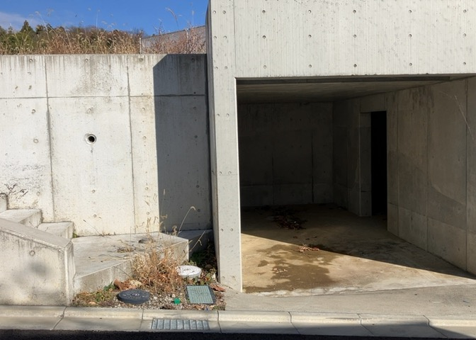物件の詳細については、現地を見てわかること以外に、役所や法務局などで調べないとわからないことがあります。そのため、現地に行く場合は、もしこの物件を買ったらどのような生活ができるかをイメージしましょう。