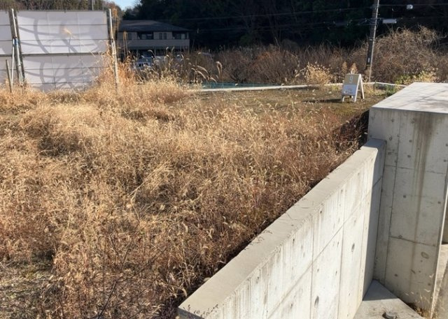 家を建てる前提で土地を探している場合、地盤の丈夫さは譲れない条件の一つです。地盤が脆弱だと追加工事が必要となります。また、過去に地盤沈下や液状化現象を起こした土地は、できるだけ避けた方がいいでしょう。