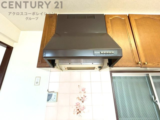 パワフルな吸引力で調理中の臭気等をしっかり処理してくれ、室内を快適に保ってくれます。