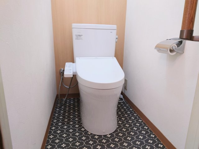 温水洗浄機能がついたトイレです。