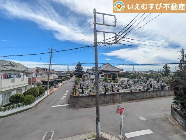 高い建物が無く開放感のある展望　バルコニーからの展望も開けていて閑静な住宅地が望めます。日当りも良いですね♪