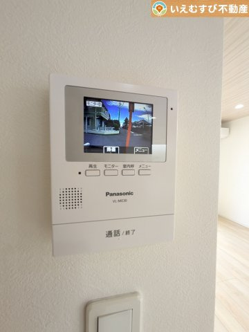 モニター付きインターフォン　誰が来たかわかるモニター付きで来客時はもちろん、お子様のお留守番にも安心の設備！