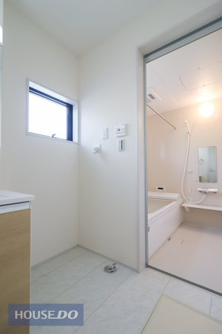 【ランドリースペース】現地完成写真。家事動線など使い勝手がよく、お洗濯がしやすいですね。