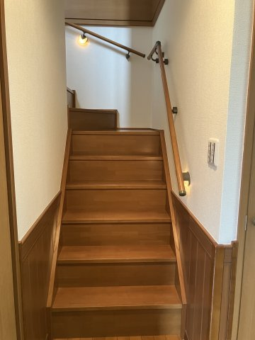 手すりが付いているため上り下りも安心です！