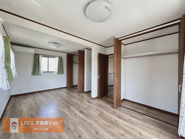 各居室収納付で大切なお洋服もたくさん収納できます。毎日のおしゃれが楽しくなりますね。