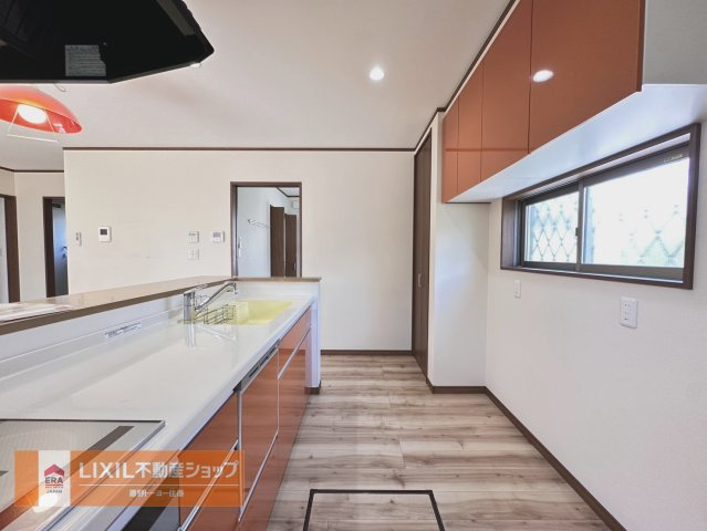 収納豊富なキッチンは綺麗に片付き毎日お料理するのも楽しくなりますね。